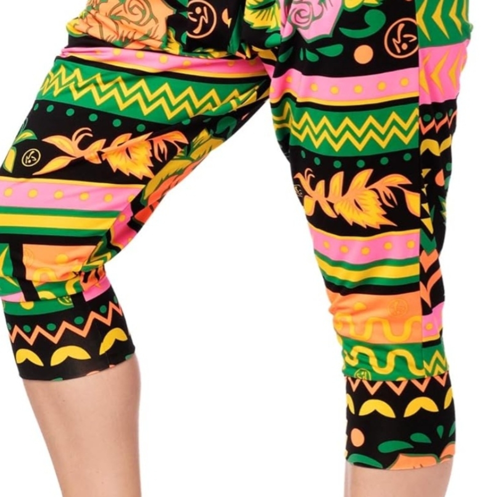 💜 Zumba Fitness Black and Yellow Capris with Energetic Patterns